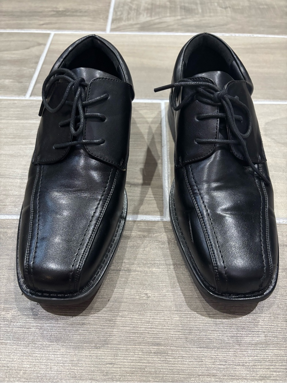 Bruno Marc dress shoes - black - like new, only worn once. Men’s size 6
